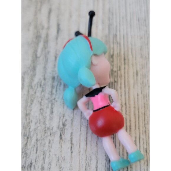 Miniature ladybug outfit pigtail Girl doll toy figure - Picture 5 of 5